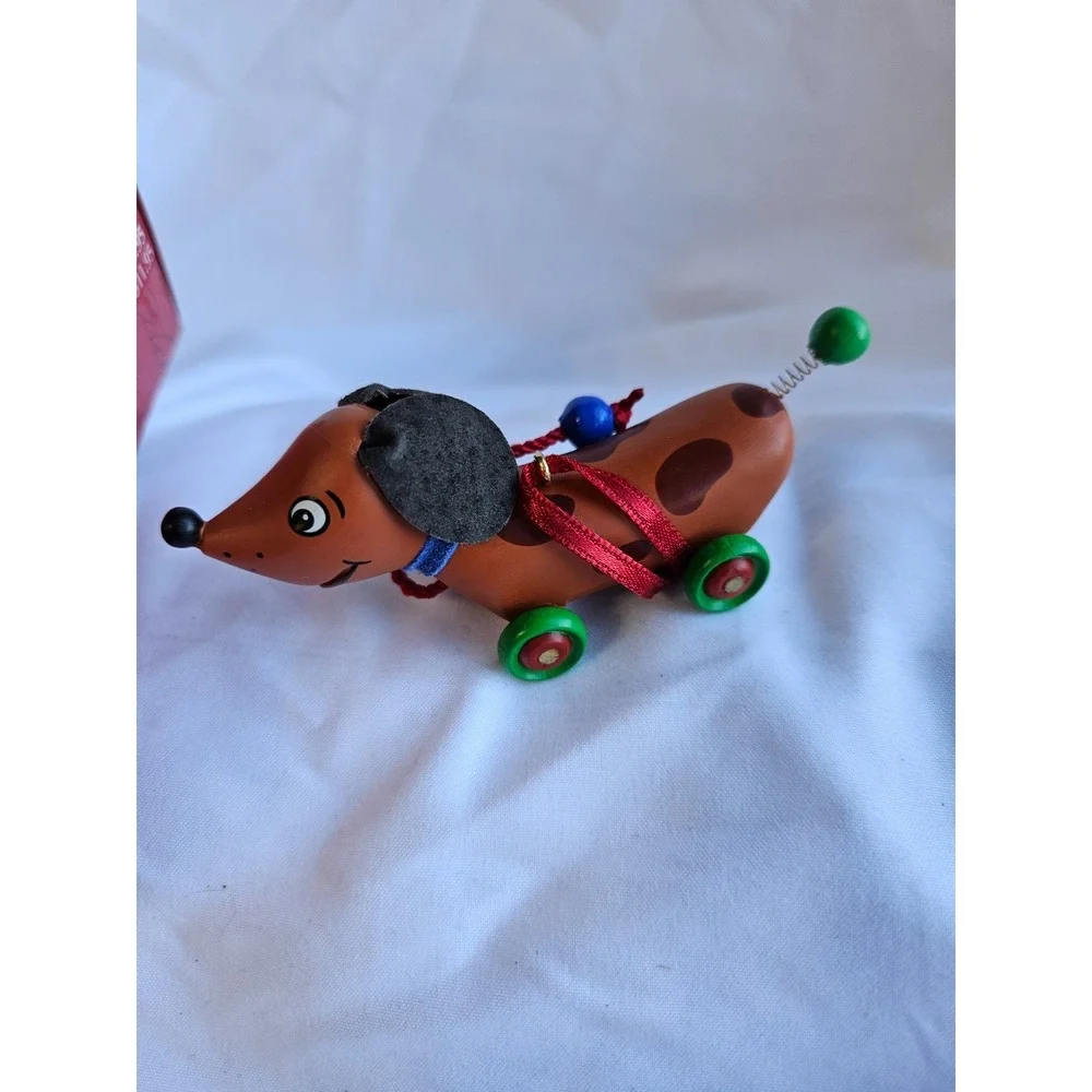 Waggles Dog‎ Pull Toy Hallmark Keepsake Ornament QX8945 with Box